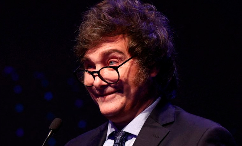 Milei confirmó que evalúa tomar una nueva deuda con el FMI para abrir el cepo