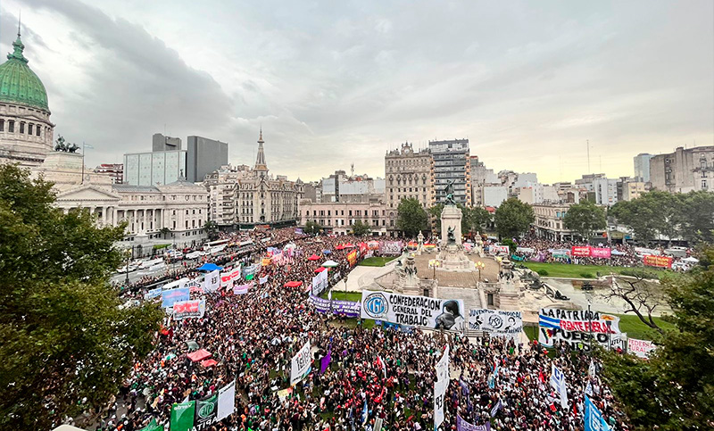 8M: miles de mujeres volvieron a marchar frente al Congreso contra los femicidios y en defensa de los derechos conquistados