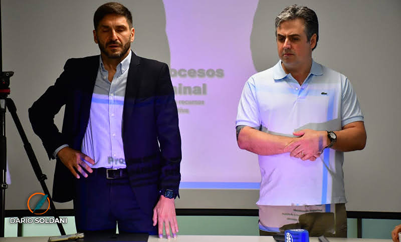 Expertos sostienen que las fotos “a lo Bukele” del gobierno santafesino sólo generarán más violencia
