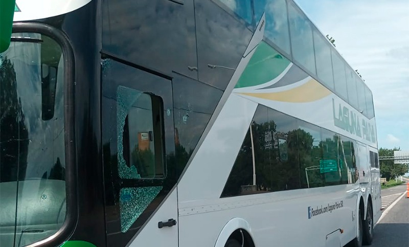 Atacaron a balazos a dos colectivos que trasladaban efectivos policiales