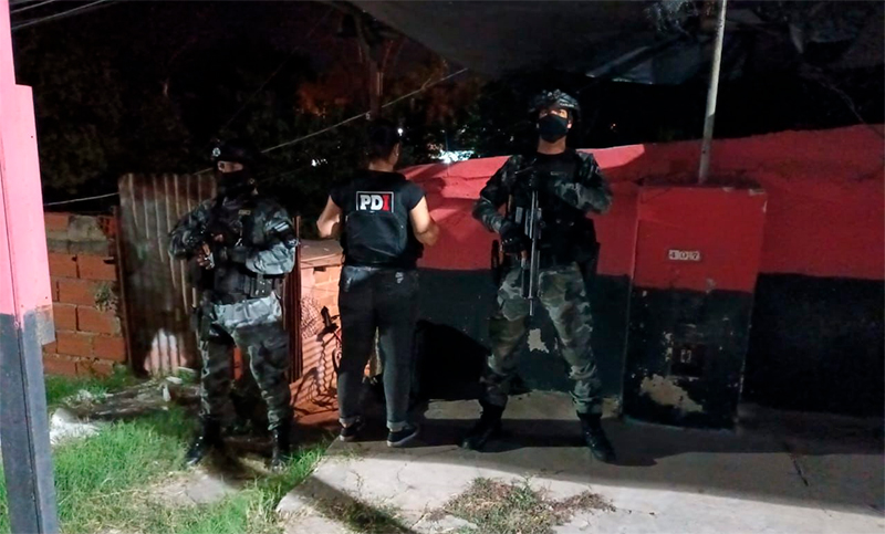 Crimen de taxistas: cinco allanamientos, secuestro de armas y al menos seis detenidos