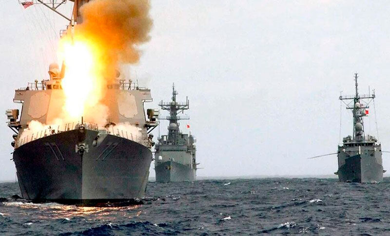 Armada norteamericana repele ataque hutí a “gran escala” contra 15 drones suicidas