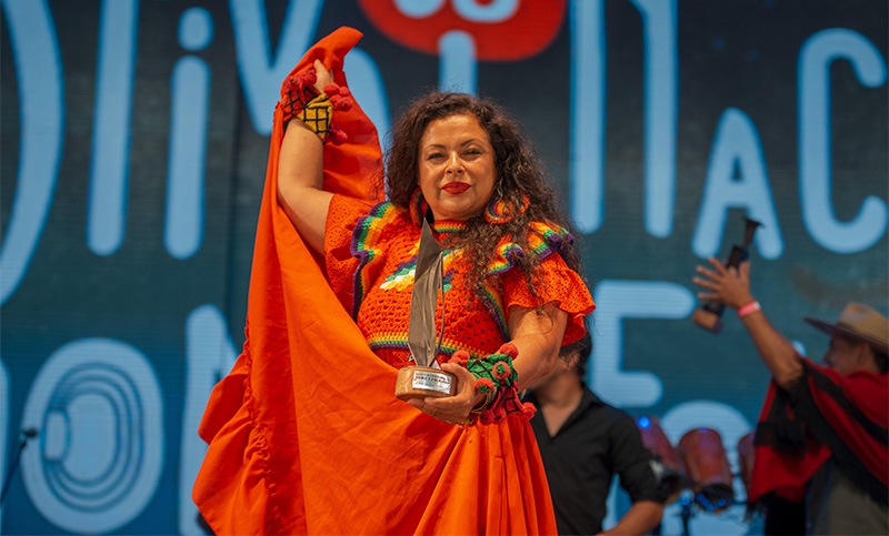 Candela Mazza trae lo mejor del folclore santiagueño a El Aserradero