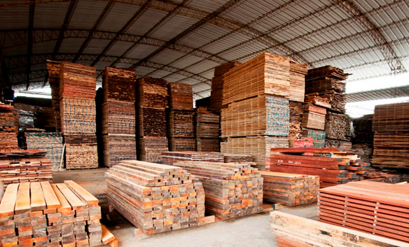 Derrumbe del mercado interno: la industria de la madera se desplomó un 40% en el primer bimestre