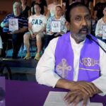 El padre Ignacio realizó el tradicional Vía Crucis de manera virtual