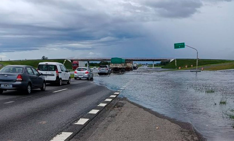 Temporal que no cesa: evacuados, cortes en rutas de la provincia y arroyos con peligro de desborde
