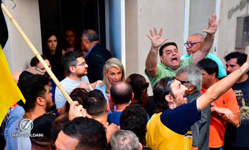 Suspenden el inicio de sesiones ordinarias en el Concejo Municipal a causa de la protesta de taxistas