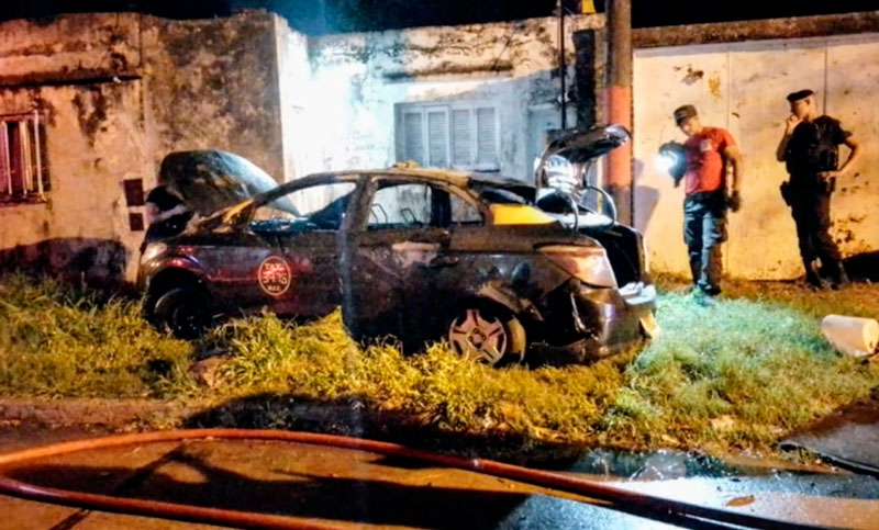Se incendió otro taxi en la zona sur y se investiga si fue intencional