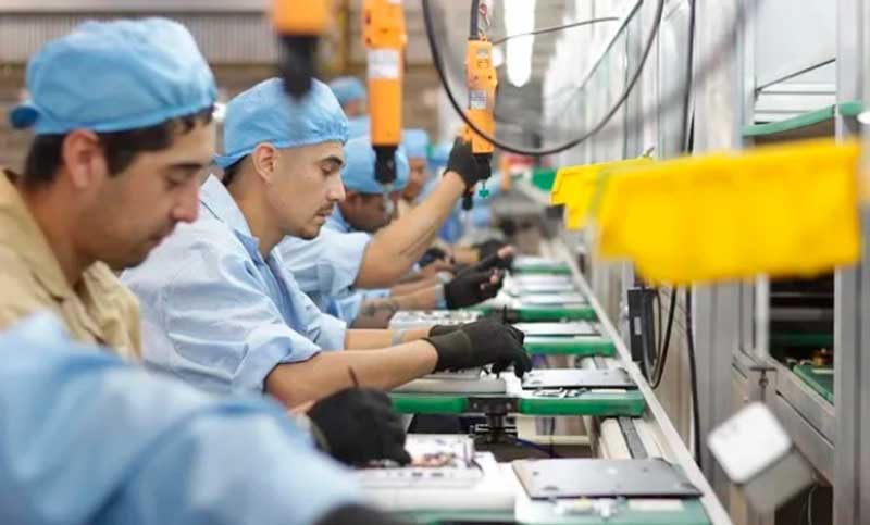 Producto de la fuerte recesión, la actividad económica cayó 3,2%