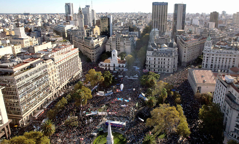 Multitudinaria marcha en Buenos Aires en defensa de la educación pública: «La universidad está en peligro»