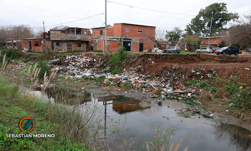 Arroyo Ludueña: concejales buscan determinar el grado de contaminación del agua