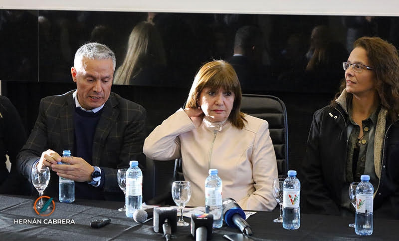 La ministra Bullrich fue amenazada: le dejaron una bandera en la zona oeste de Rosario