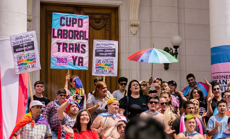 Motosierra feroz: los despidos en el Estado llegaron al cupo trans y discapacidad