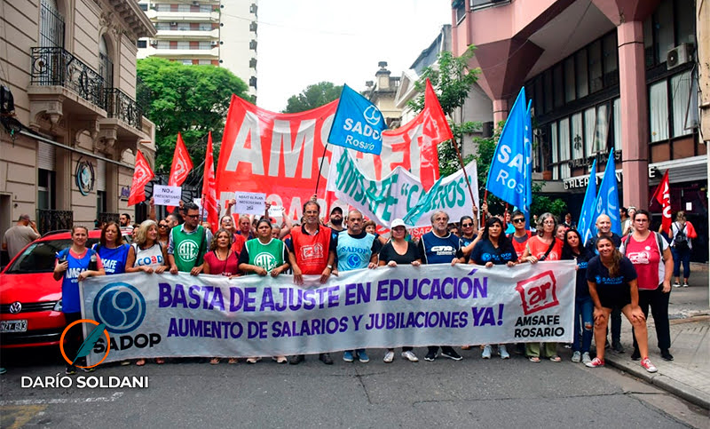 Los gremios docentes rechazaron rotundamente los premios por asistencia
