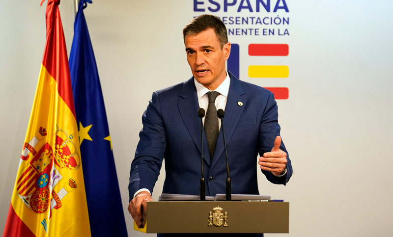 El presidente español Pedro Sánchez dijo que seguirá al frente del Gobierno «con firmeza y serenidad»