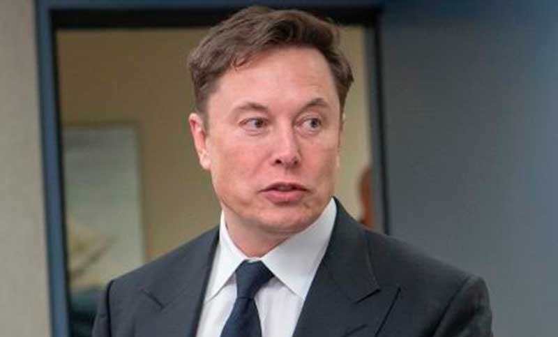 Musk desafía un fallo judicial al cancelar el bloqueo de cuentas