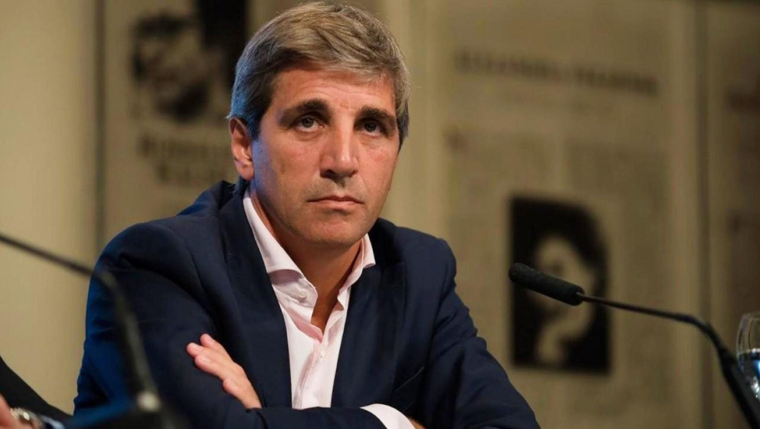 Insólito: tras desregular el precio de las prepagas, Caputo se queja por los aumentos