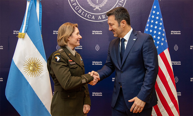 ¿Qué hay detrás de la visita de la generala Richardson a la Argentina?