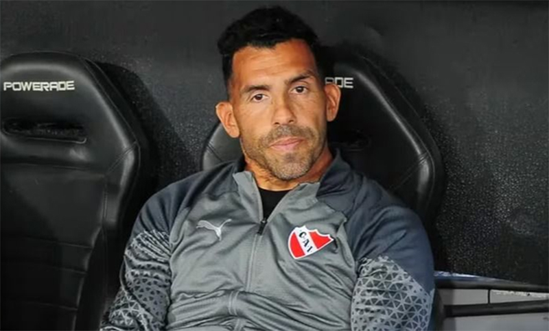 Carlos Tevez permanecerá internado por un dolor en el pecho