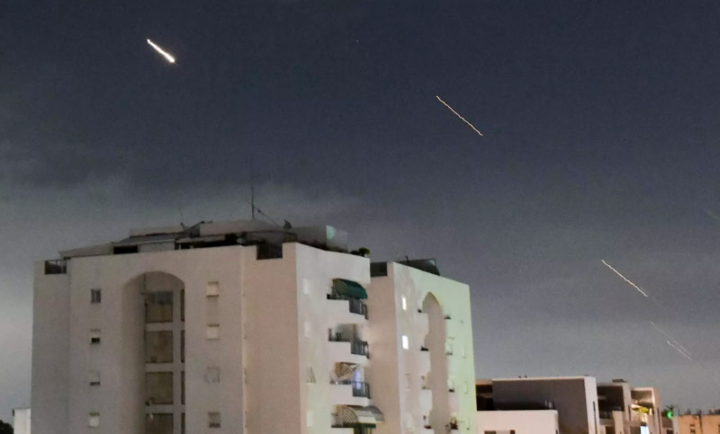 Israel se debate entre “atacar o no atacar” el golpe de misiles y drones de Irán
