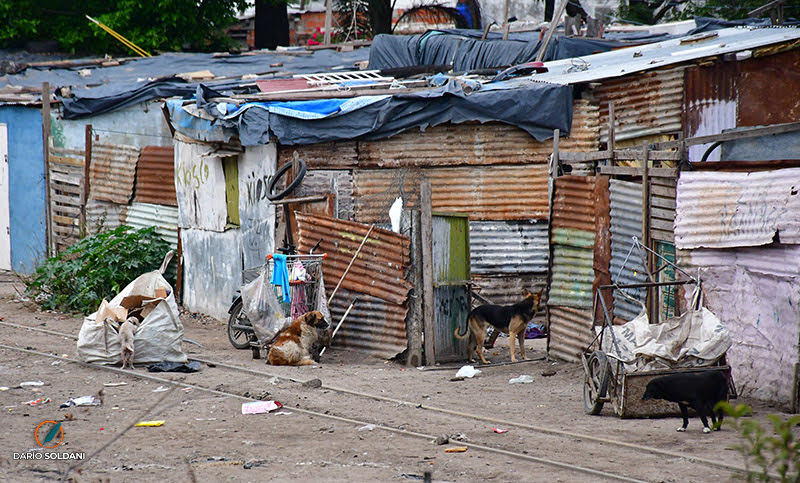 Por cada mes de gobierno de Milei, un millón de argentinos cayeron en la pobreza