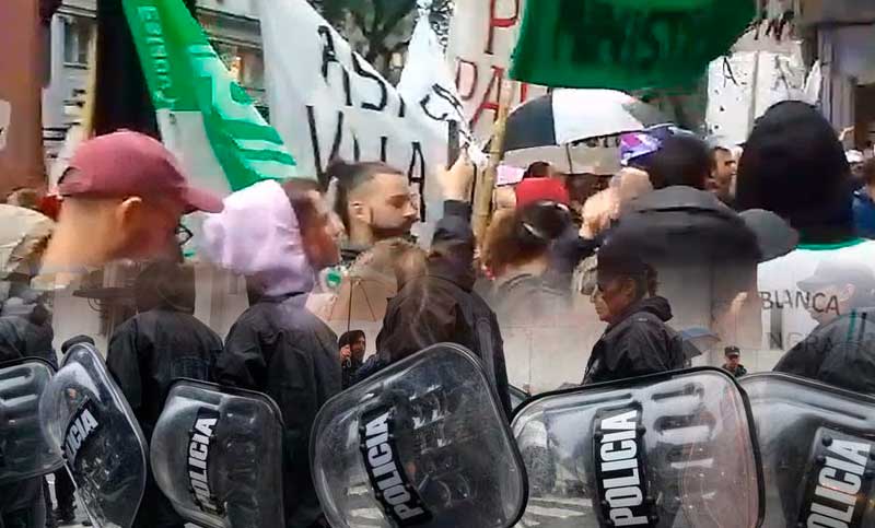 Comenzó la protesta de ATE con ingresos a reparticiones públicas y ministerios: fuertísima custodia en todos los edificios