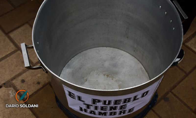 Denuncian que el Gobierno nacional tiene 5.000 toneladas de alimentos sin entregar: «Falta el pan, el circo sobra»