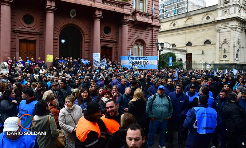 Masiva movilización de empleados municipales: “Estamos cansados del cafecito, de la charla”
