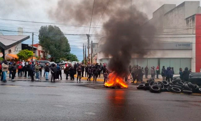 Misiones: investigación por sedición a policías en protesta y orden de desalojo