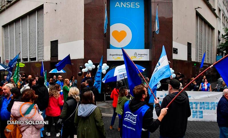 Abrazo solidario a la Anses: “Estamos sufriendo el desguace del organismo en carne propia”
