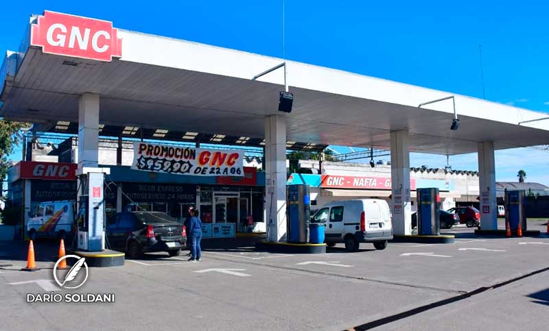 Sin tregua: tiradores en moto balearon la estación de servicio de Uriburu y Flammarion