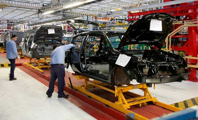 La actividad fabril sigue con su declive: cayó casi un 10% interanual