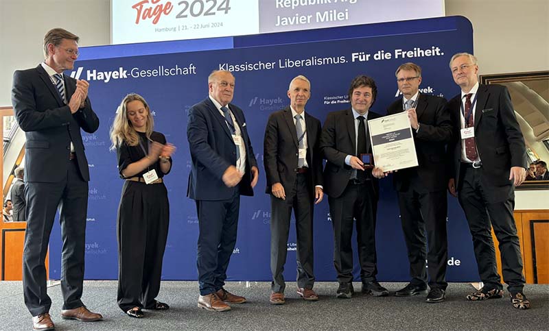 Luego de pasar por España, Milei arribó a Hamburgo para recibir otro premio