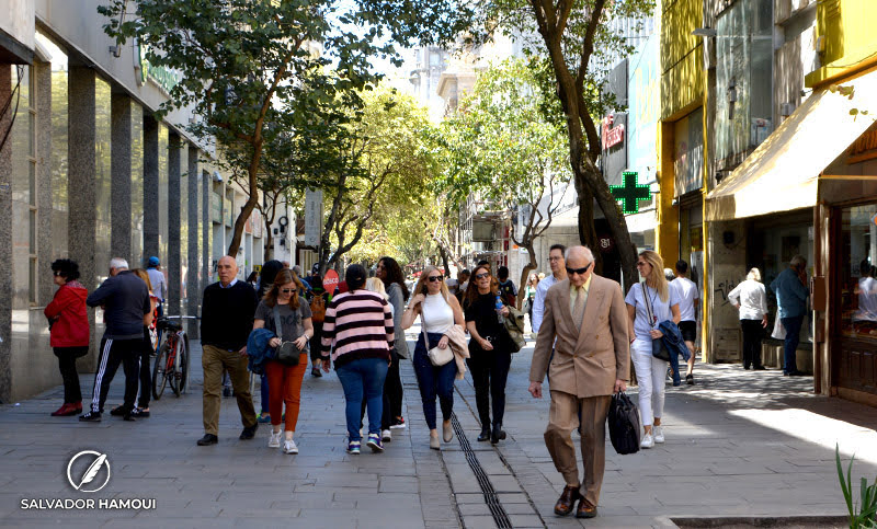 El dinero no alcanza y se necesitan más horas de trabajo para llevar la comida a la mesa