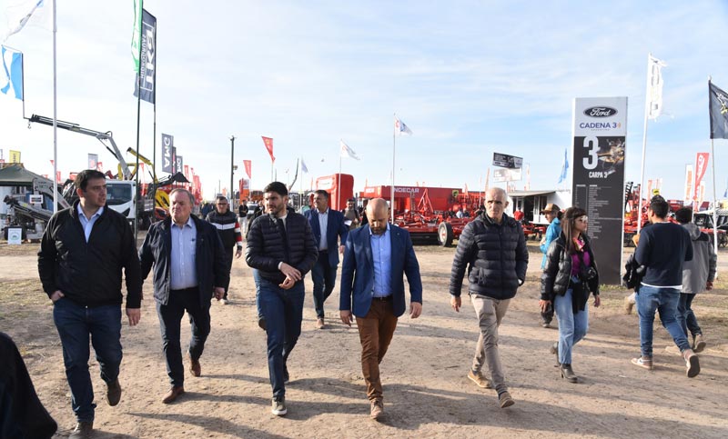 Pullaro inauguró el stand de Santa Fe en la muestra Agroactiva: innovación, campo e industria, principales ejes