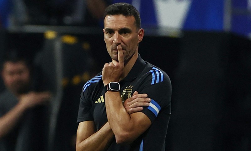 Scaloni: «No jugamos en una cancha decente, no se puede así»