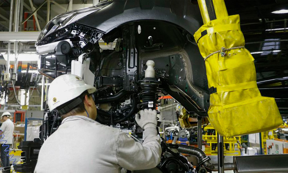 La actividad bajó un 1,7% interanual en abril, sexta caída en el año
