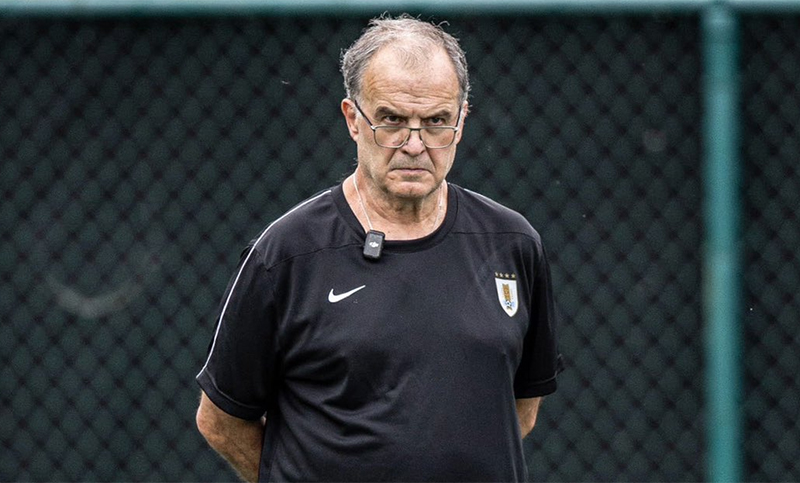 Marcelo Bielsa no podrá estar en el banco de suplentes contra Estados Unidos
