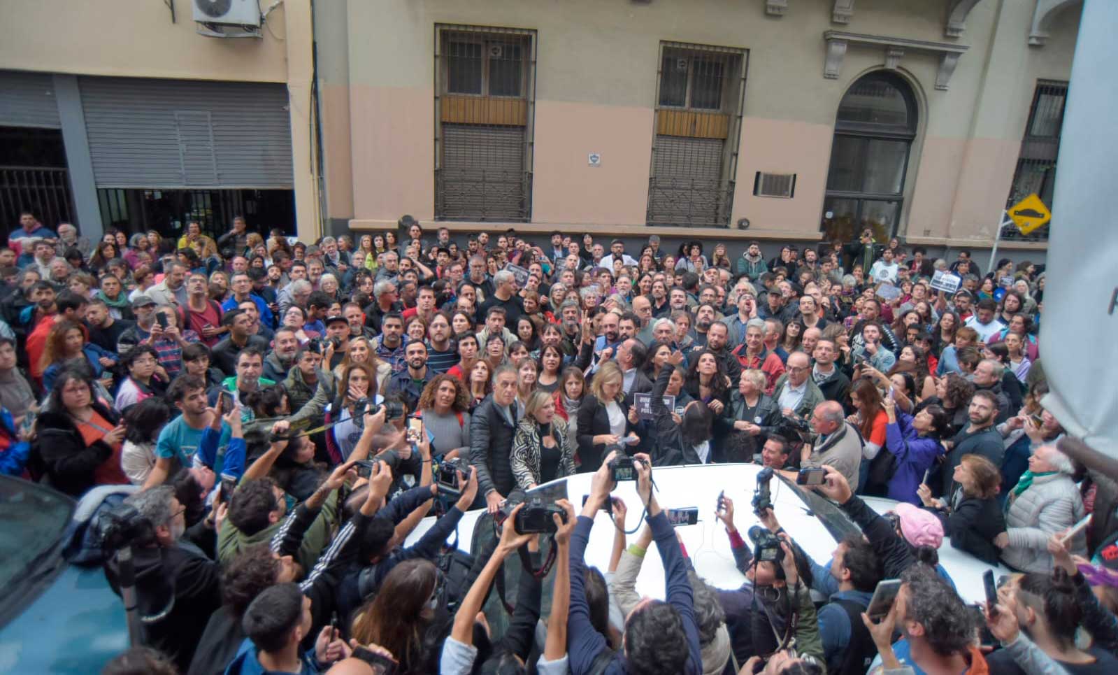 Exigen la liberación de los detenidos en la protesta por la ley Bases