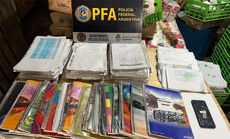 Causa que investiga extorsiones a beneficiarios de planes: allanaron domicilios de movimientos sociales