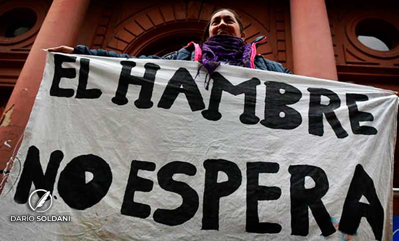 Ni comedores ni merenderos: ahora el Gobierno dice que va a repartir la comida almacenada en escuelas