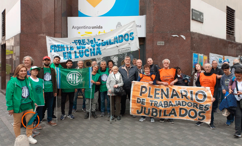 Frente de Jubilados en Lucha se manifestó en las puertas de la Anses