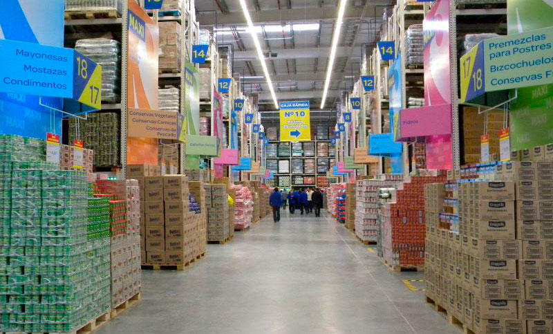 Por la inflación, la gente acude a los mayoristas para comprar productos de primera necesidad