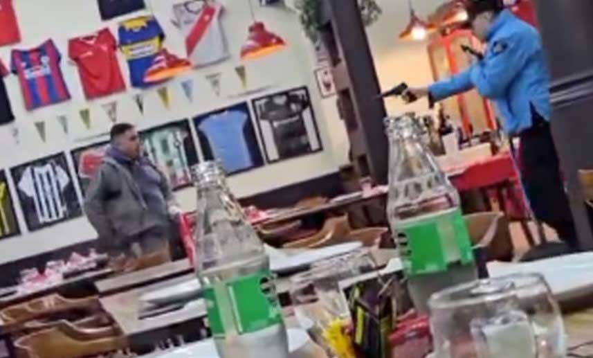 Ascendieron al oficial que mató a un joven que lo atacó en un restaurant