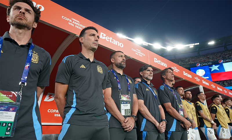 Scaloni fue sancionado y Aimar será el técnico contra Perú