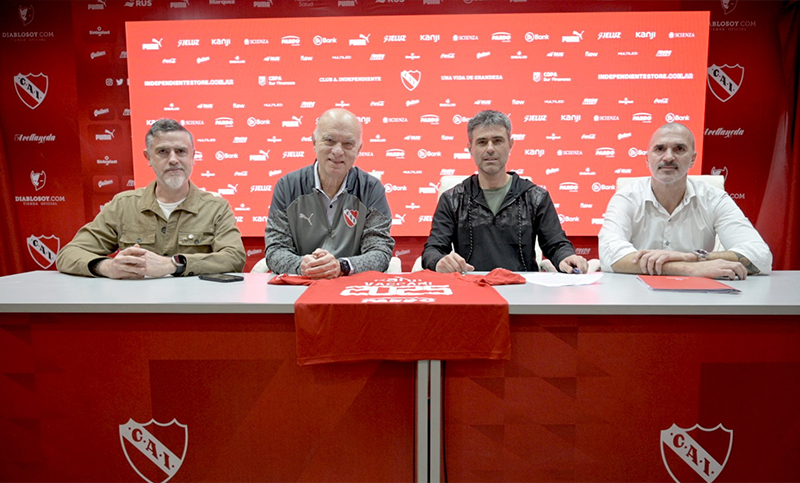 Julio Vaccari fue presentado como nuevo DT de Independiente