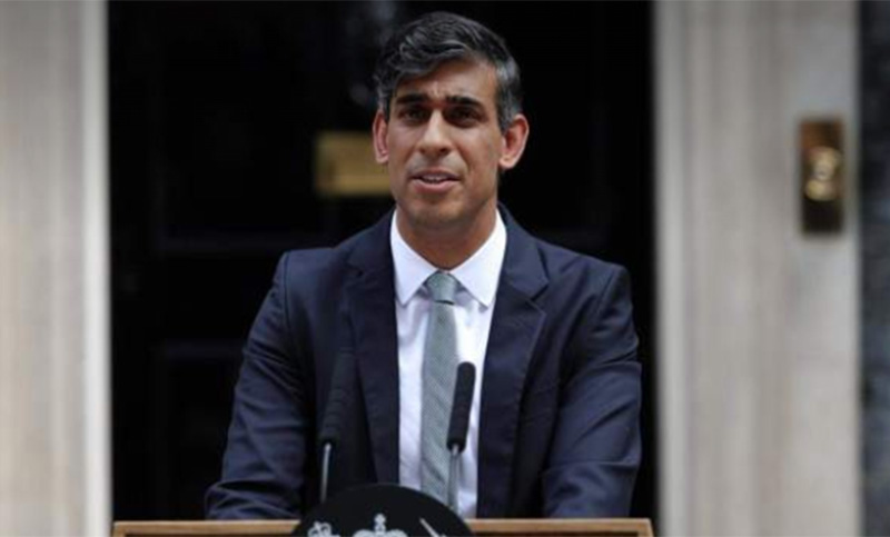 El primer ministro británico dimitió y dejará de ser el líder del Partido Conservador