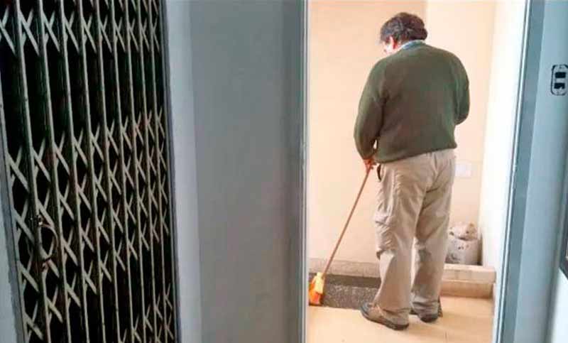 Porteros denuncian que empresas de limpieza y administradores no pagan el plus por sacar la basura