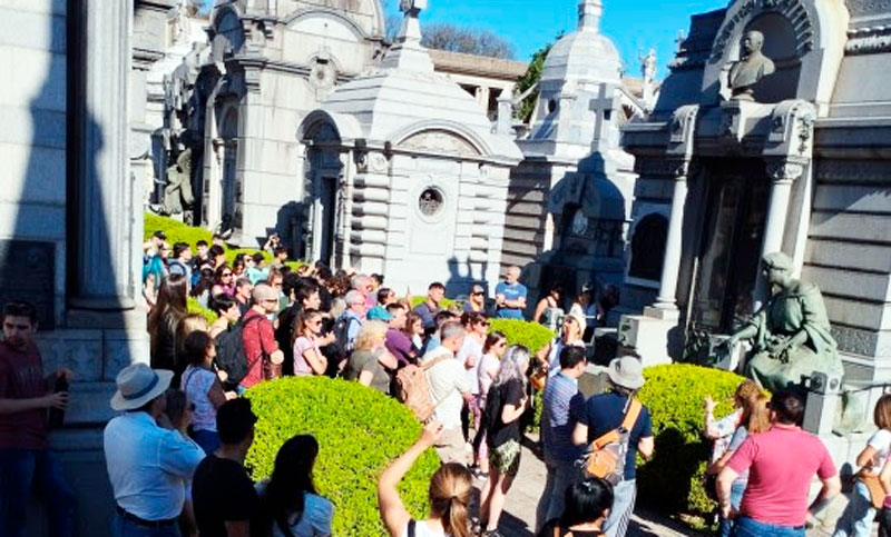 Visita guiada al cementerio El Salvador con la colectividad croata
