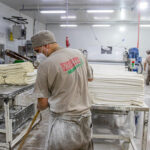 Mil Hojas: una cooperativa que nació para evitar despidos y hoy produce miles de discos de hojaldre